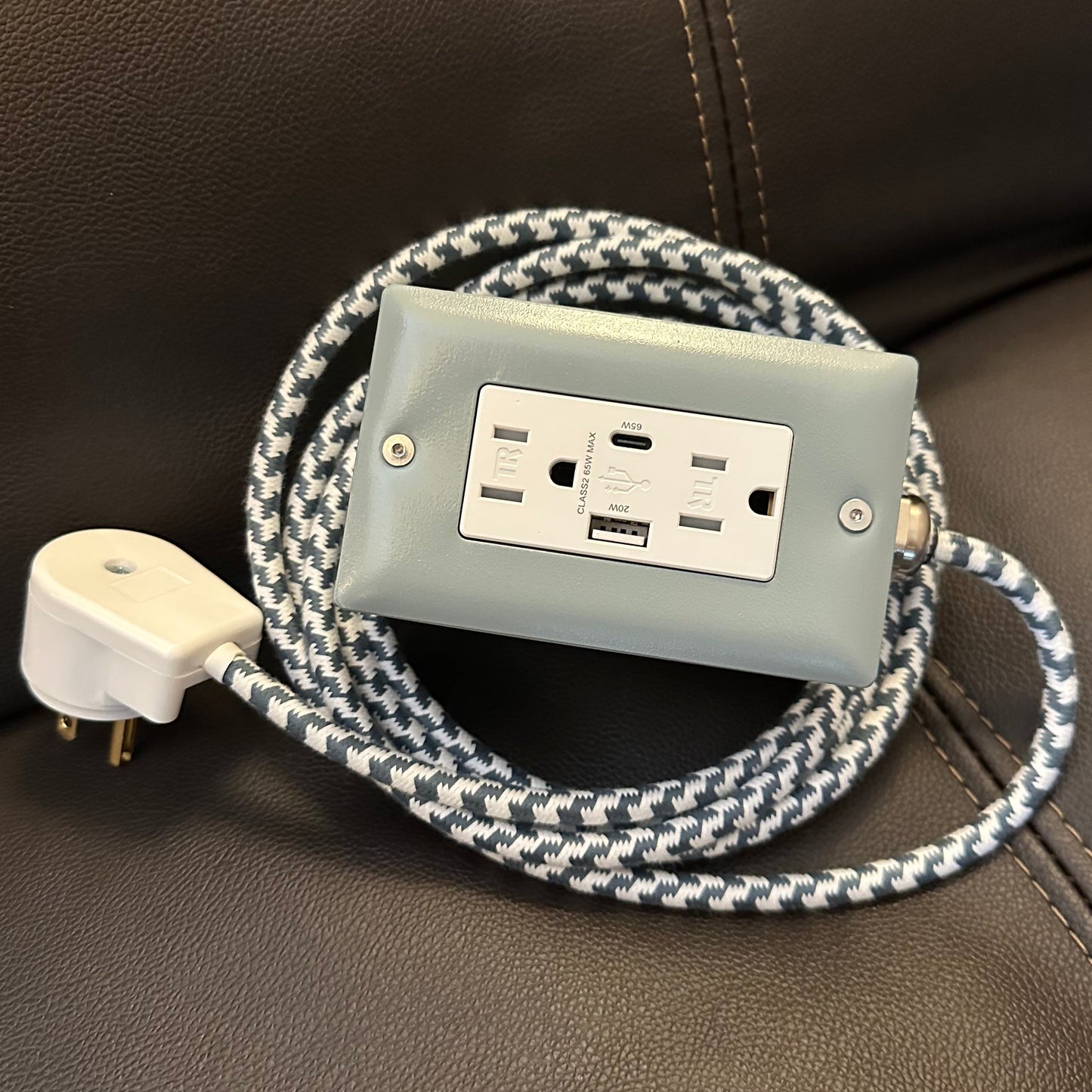 The Plug Box — 65W GaN USB-C (Gray and Houndstooth)