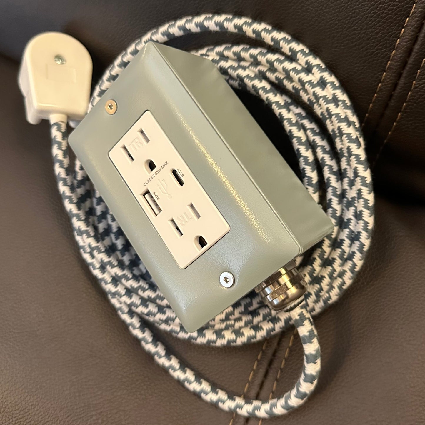 The Plug Box — 65W GaN USB-C (Gray and Houndstooth)